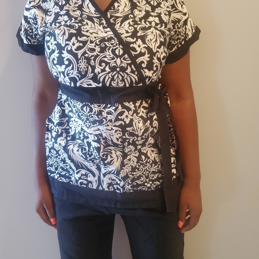 Women nursing srub top